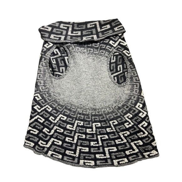 NWT Charlie B geometric jacquard Shawl poncho Charcoal Sz O/S - Picture 8 of 15